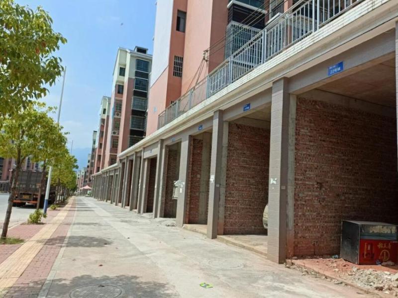 宜章县玉溪镇马耳冲小区三期15栋120号商业门面法拍房图片1