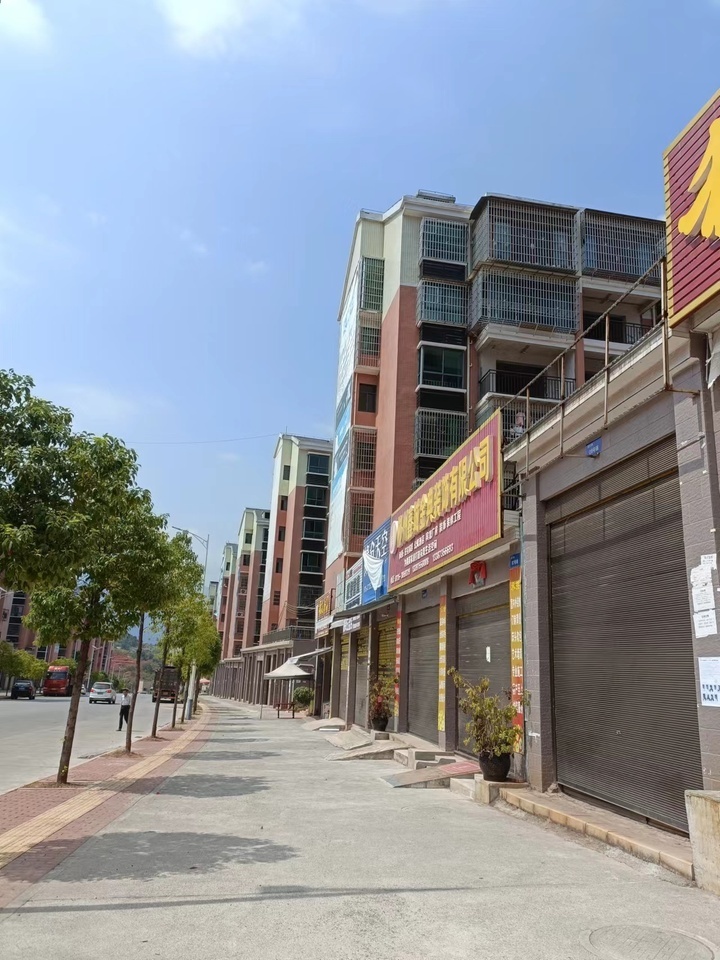 宜章县玉溪镇马耳冲小区三期18栋104号商业门面法拍房图片1