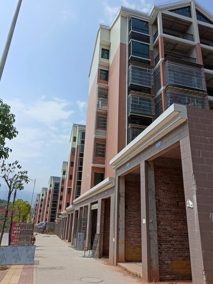 宜章县玉溪镇马耳冲小区三期10栋103号商业门面法拍房图片2