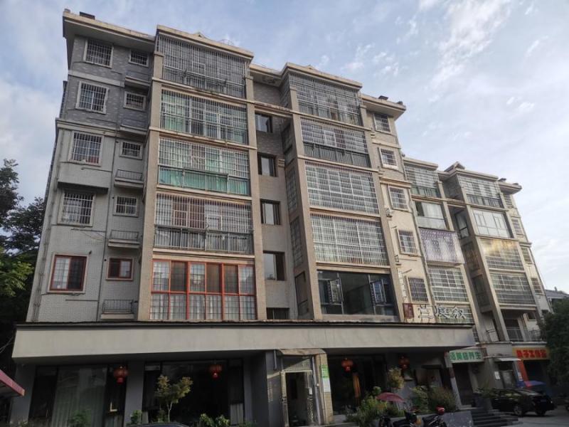 衡阳市蒸湘区蒸水大道蒸水花苑22-1栋604室房屋法拍房图片2