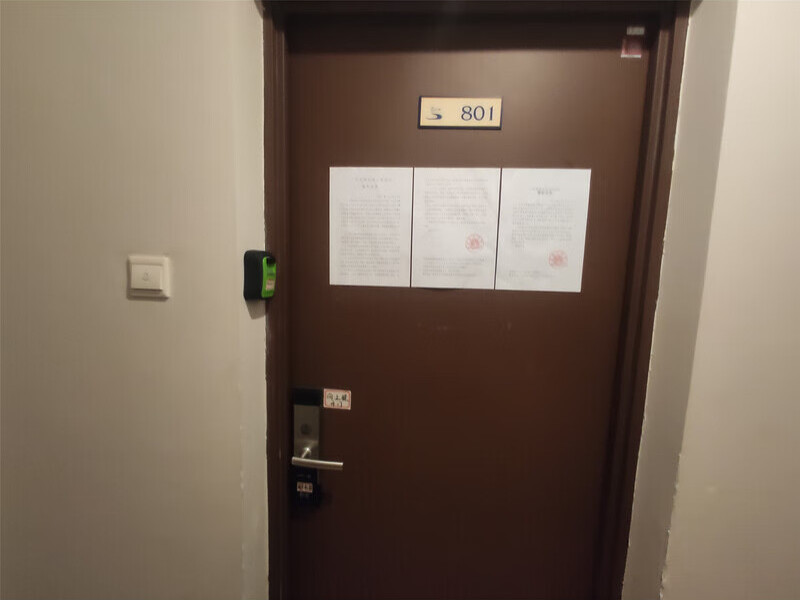 惠东县平海镇南门海地段万科双月湾花园一期A4栋2单元8层01号房法拍房图片3